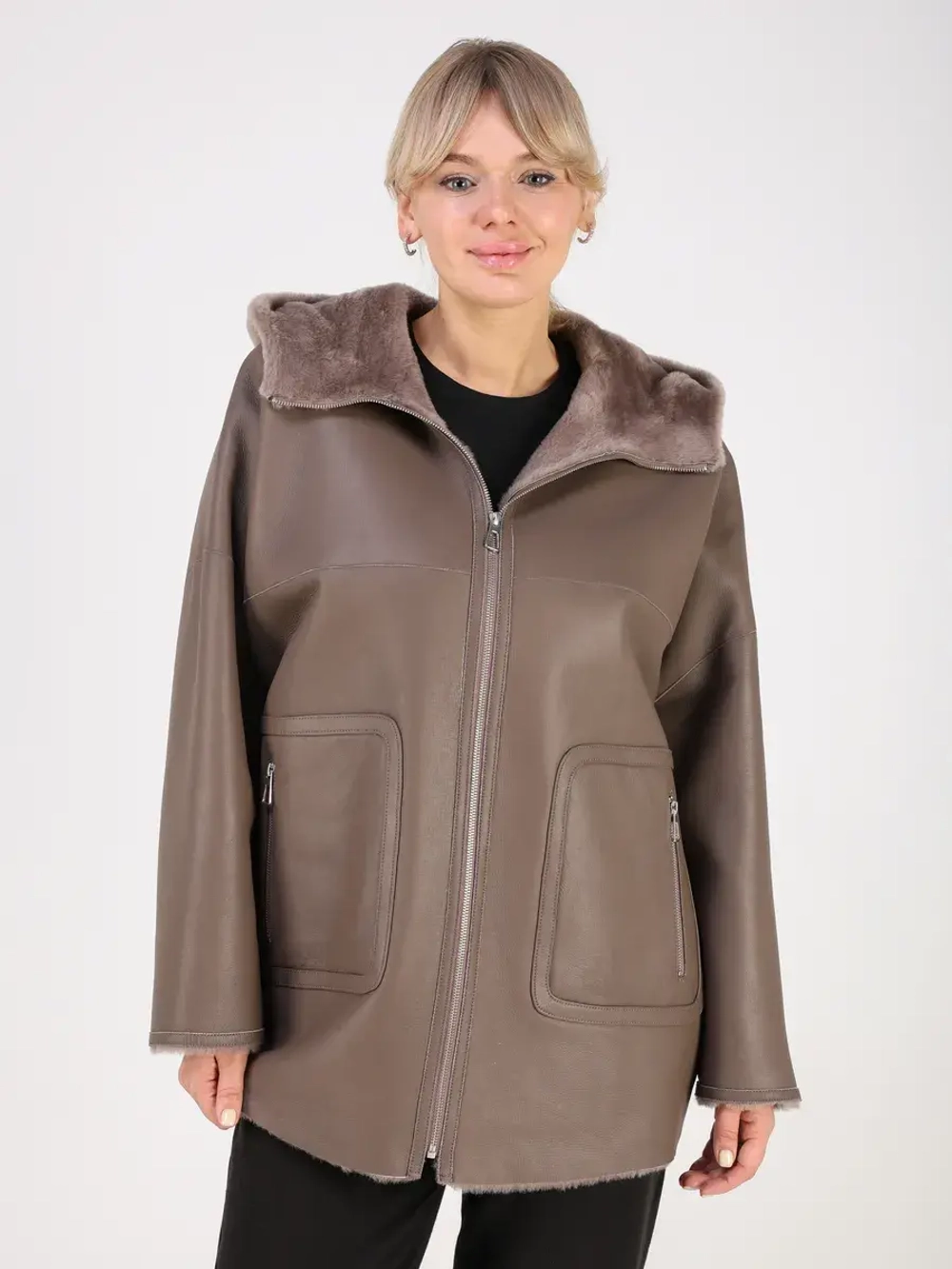 Дубленка зимняя натуральная с капюшоном оверсайз