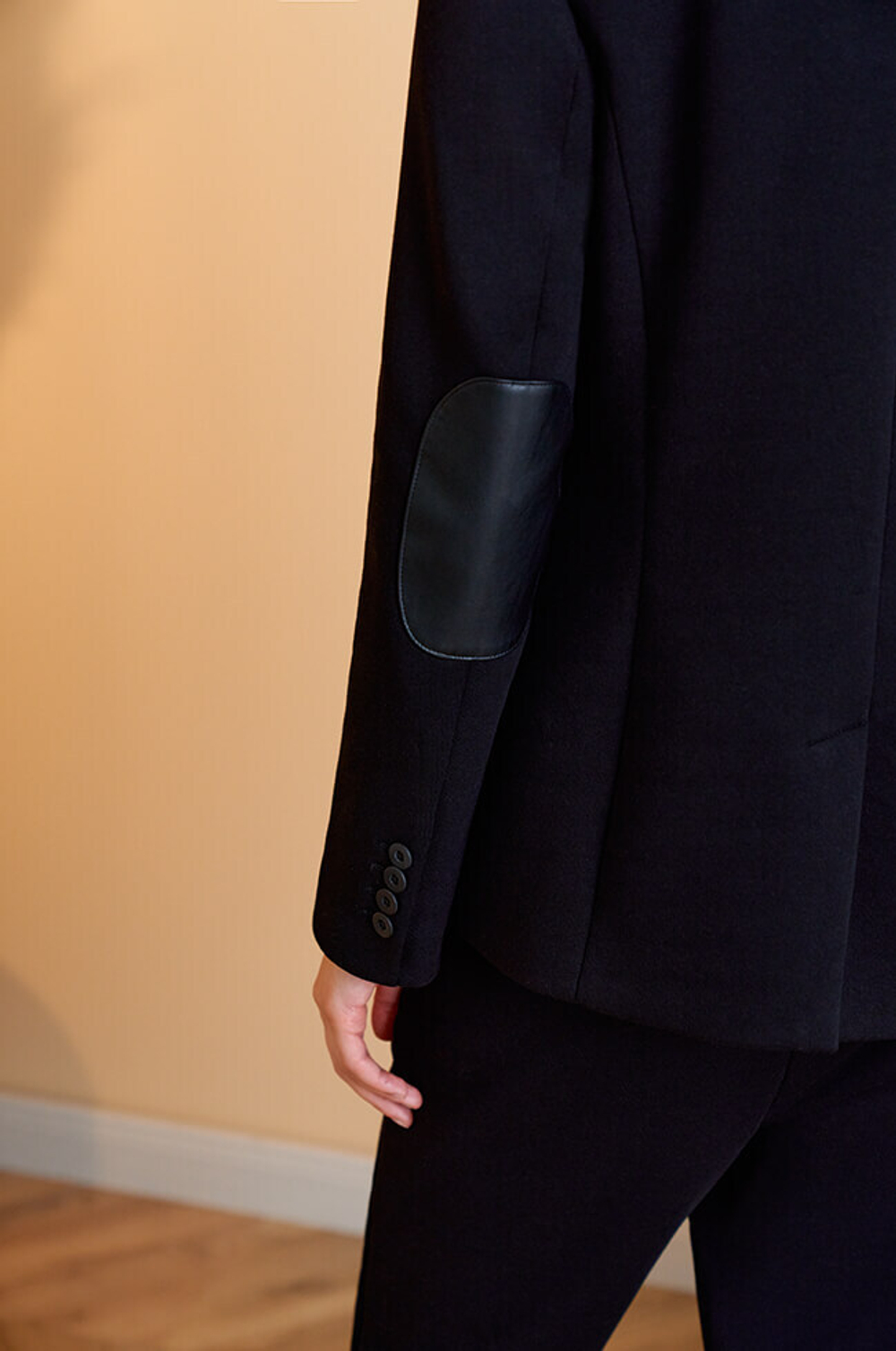 1786 Жакет женский (черный)