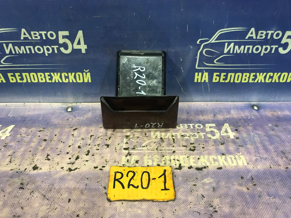 Пепельница NISSAN MISTRAL 1997