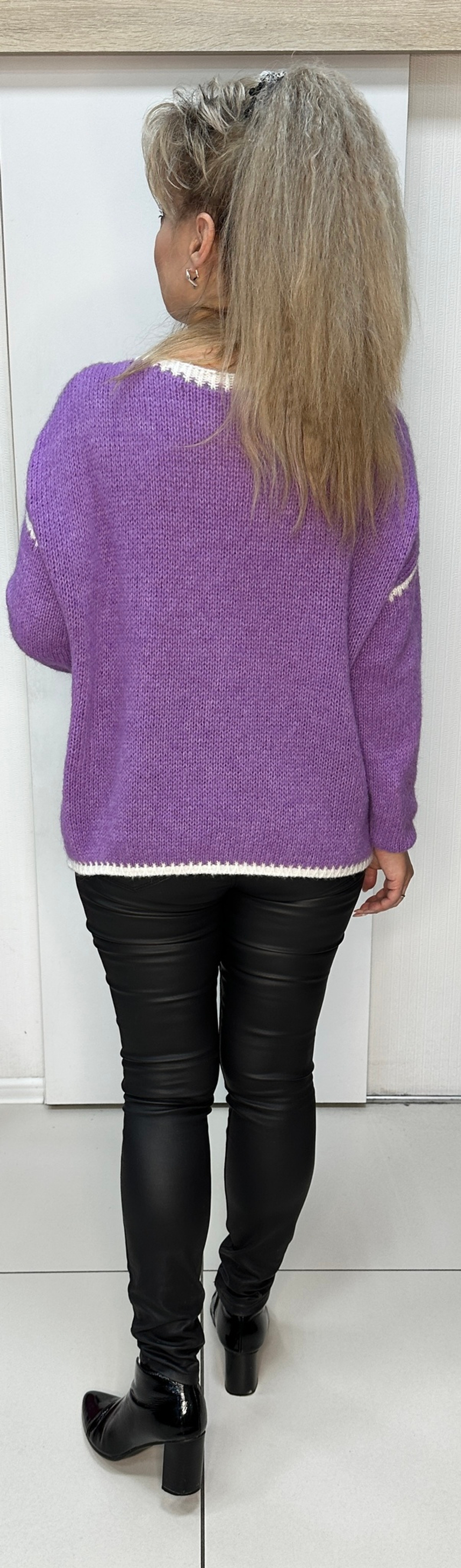 Красивый теплый джемпер