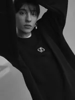 Толстовка One Two Raglan Sweatshirt Logo Black черная