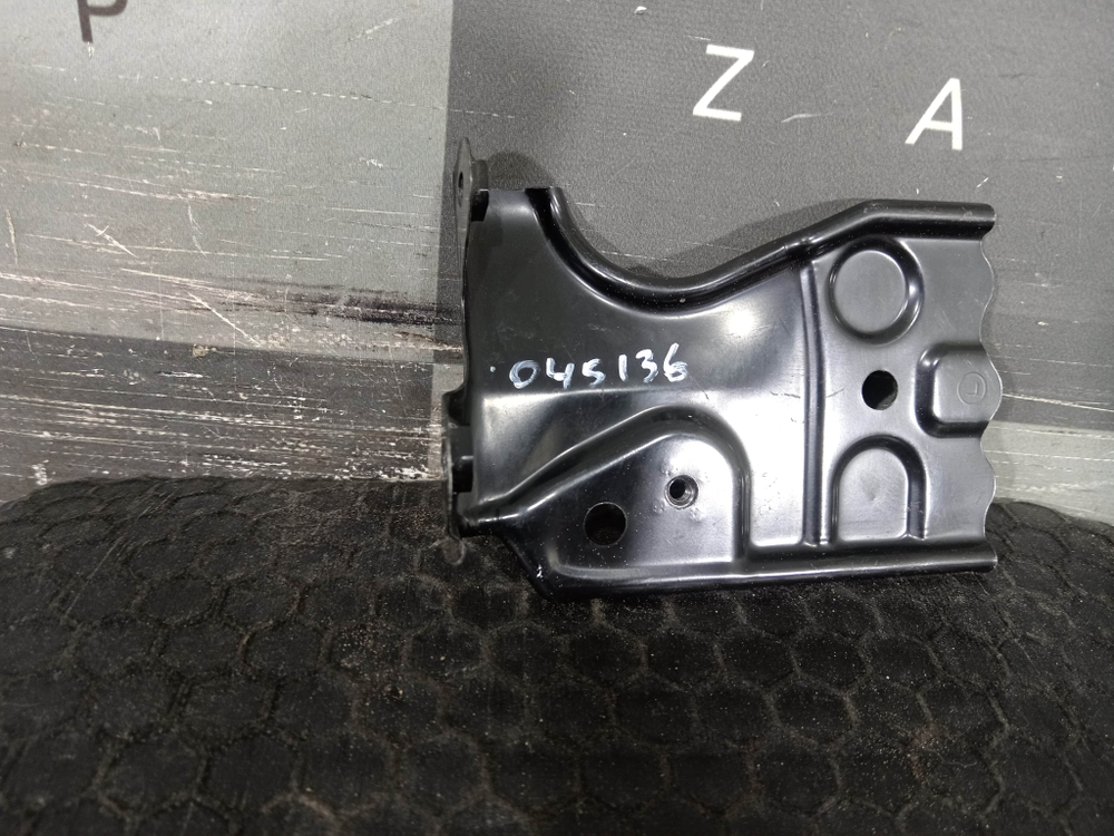 Кронштейн радиатора левый Toyota Land Cruiser 200 15-21 Б/У Оригинал 5325860050