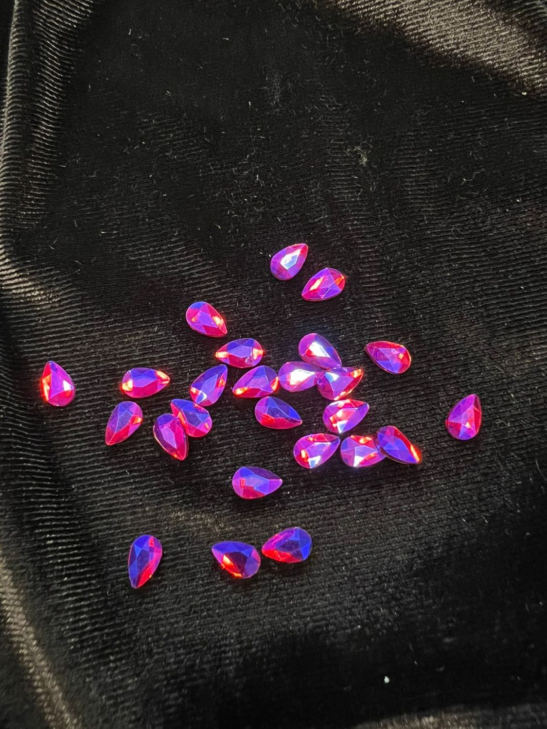 Стеклянные стразы  (5,5*8мм) 25шт, цвет фиолетово-красный