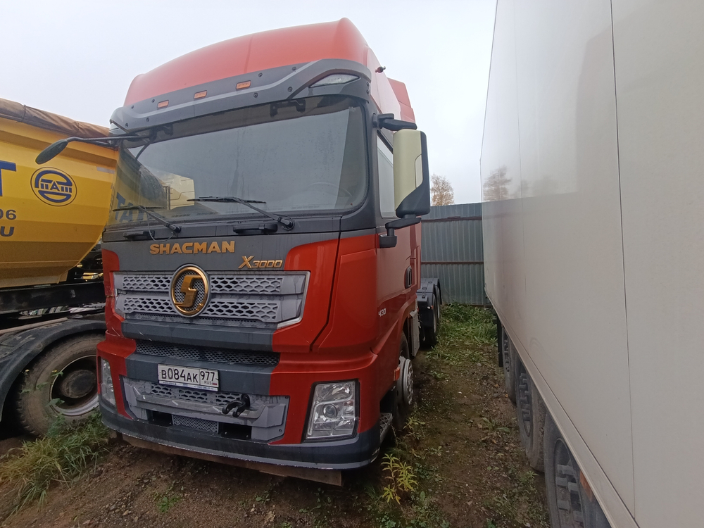 Shacman (Shaanxi) SX* 6x4 Седельный тягач SX42584V324 (Дизельный, 11,6 л, 423 л.с., МТ)