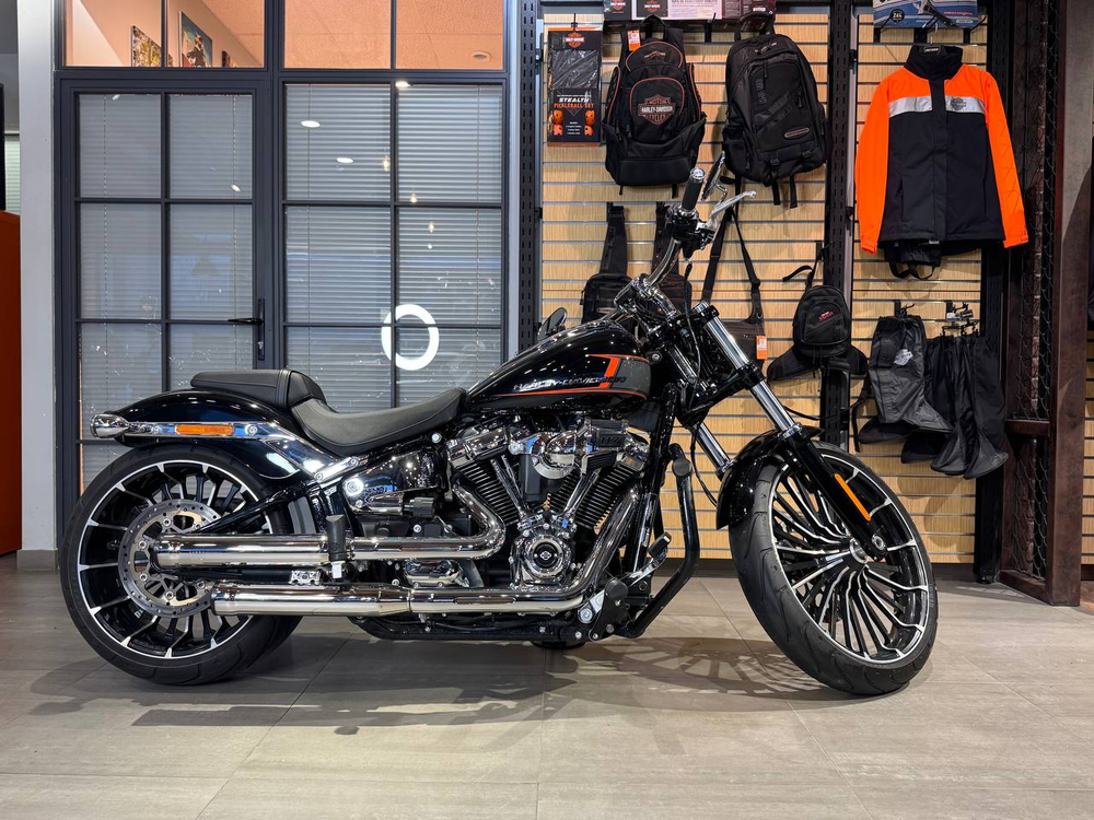 Harley-Davidson BREAKOUT 117 (Vivid Black) с НДС