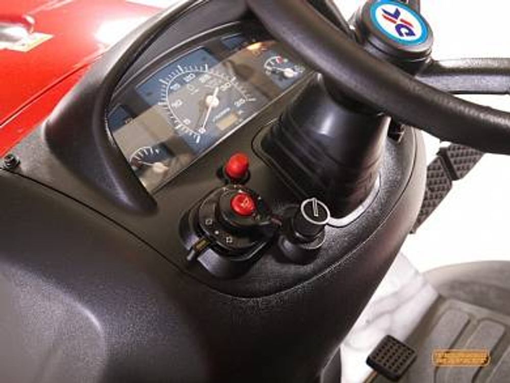 Трактор Branson 2500