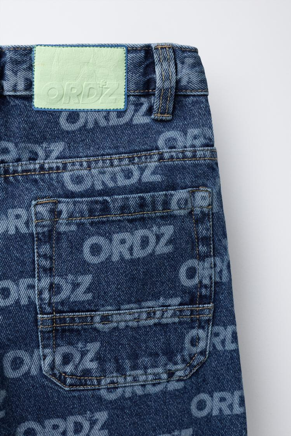 ZARA ДЖИНСЫ WIDE LEG С ТЕКСТОВЫМ ПРИНТОМ, СИНИЙ