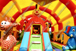 Надувной батут "Зверята с крышей 3" со скалодромом, 11*7*6 м