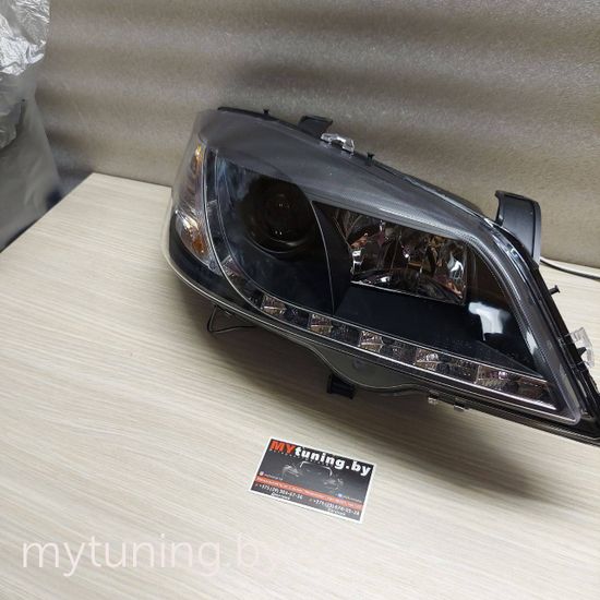 Передние фары Opel Astra G daylight black