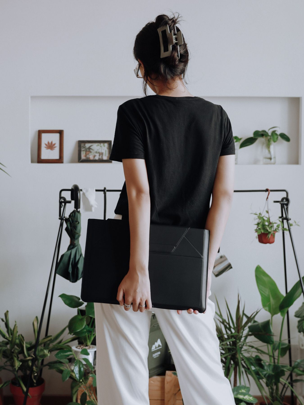 Чехол-подставка для ноутбука MOFT Carry Sleeve / 13 и 14 дюймов / Коричневый