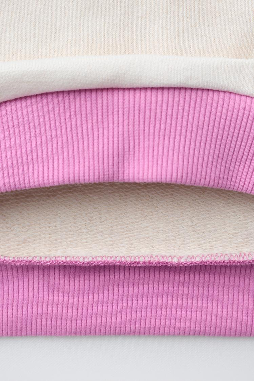 ZARA ТОЛСТОВКА С ЦВЕТОЧНЫМ ПРИНТОМ И КОНТРАСТНЫМИ РУКАВАМИ, ЭКРЮ