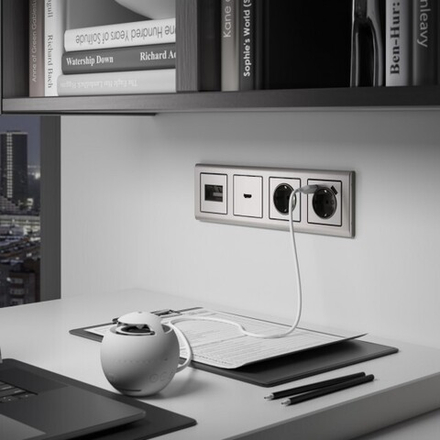 Розетка с заземлением (глянцевый никель)