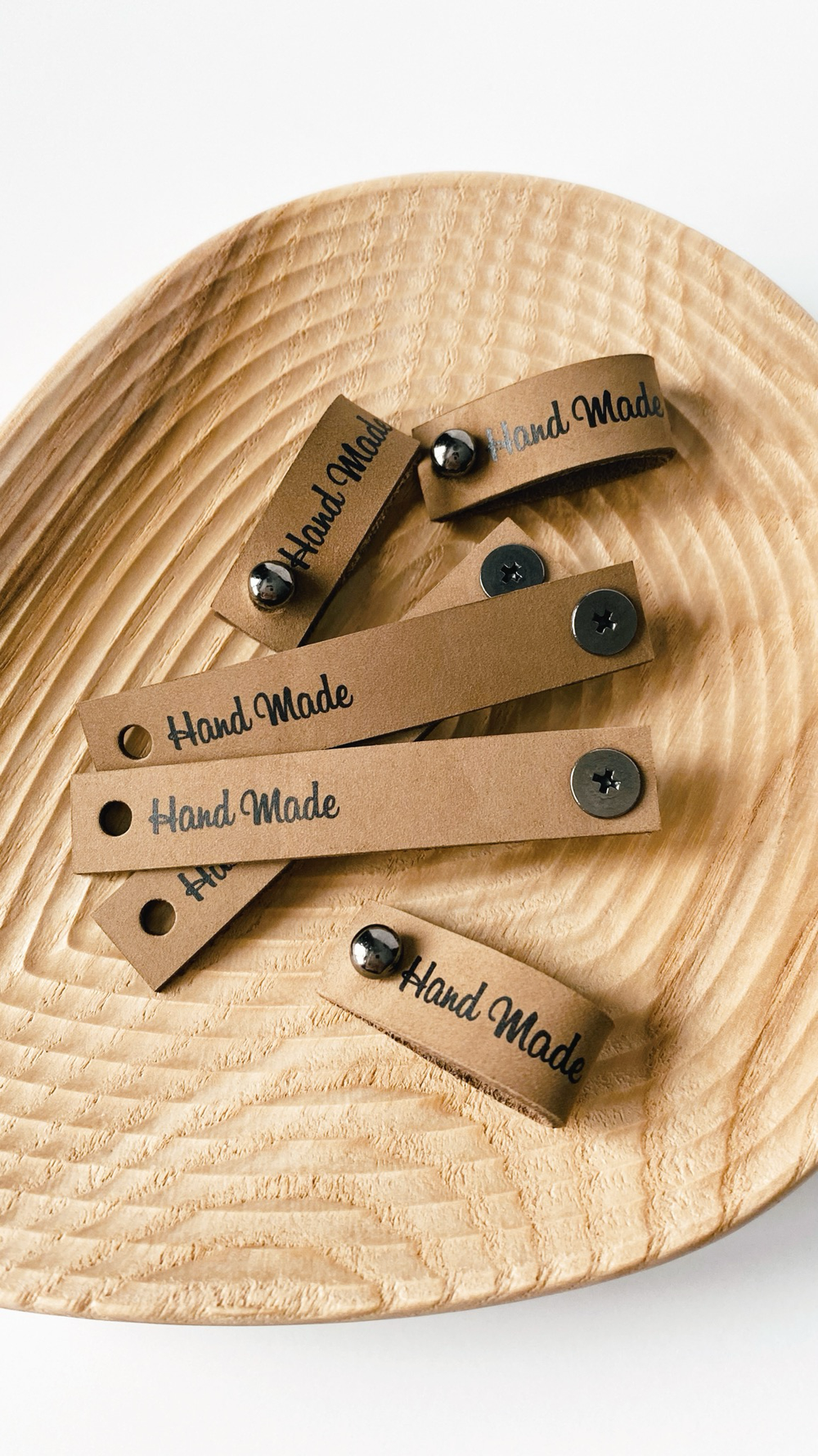 Кожаные бирки с кнопкой "Hand Made"