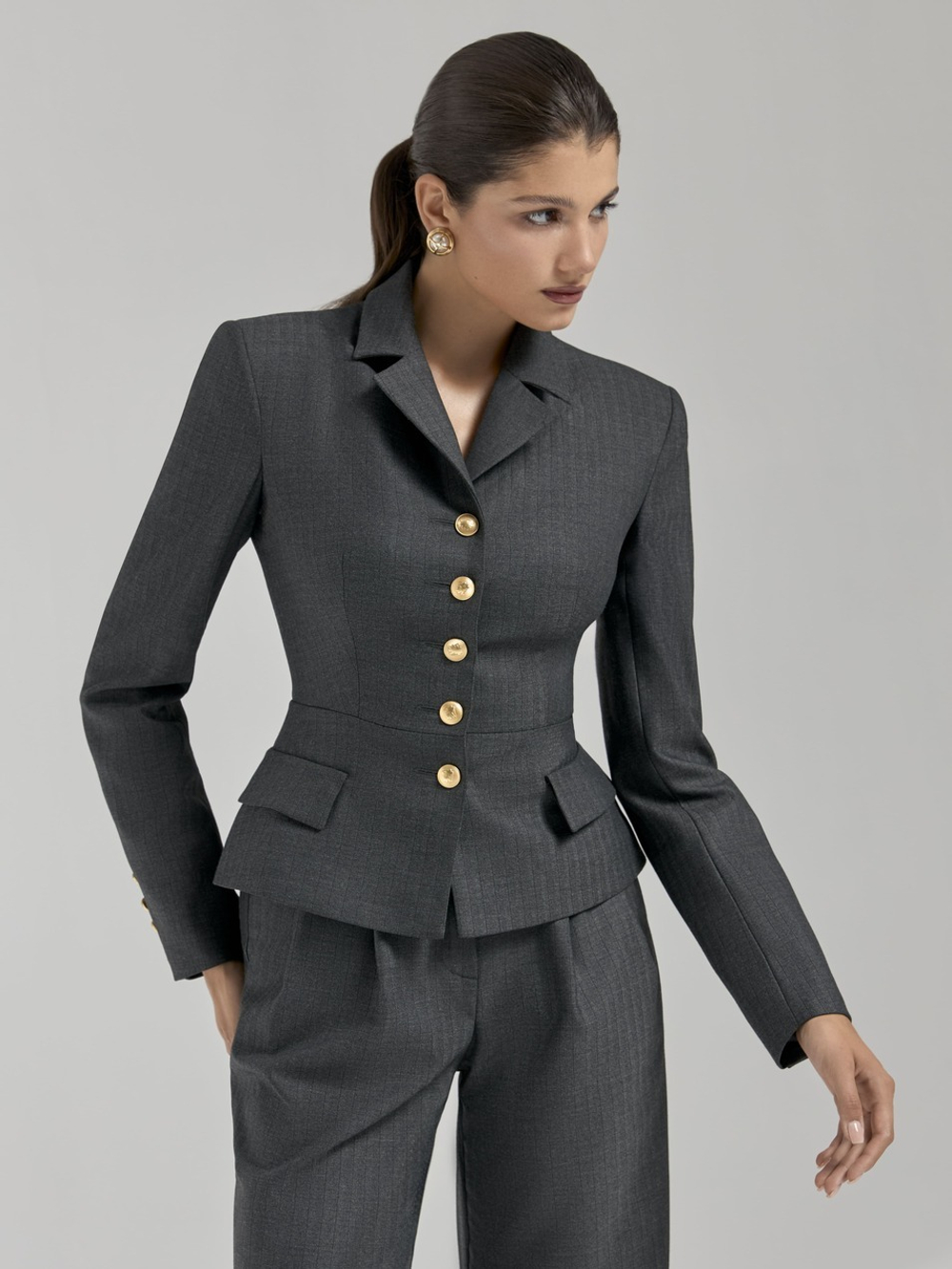Жакет отрезной по талии из костюмной ткани