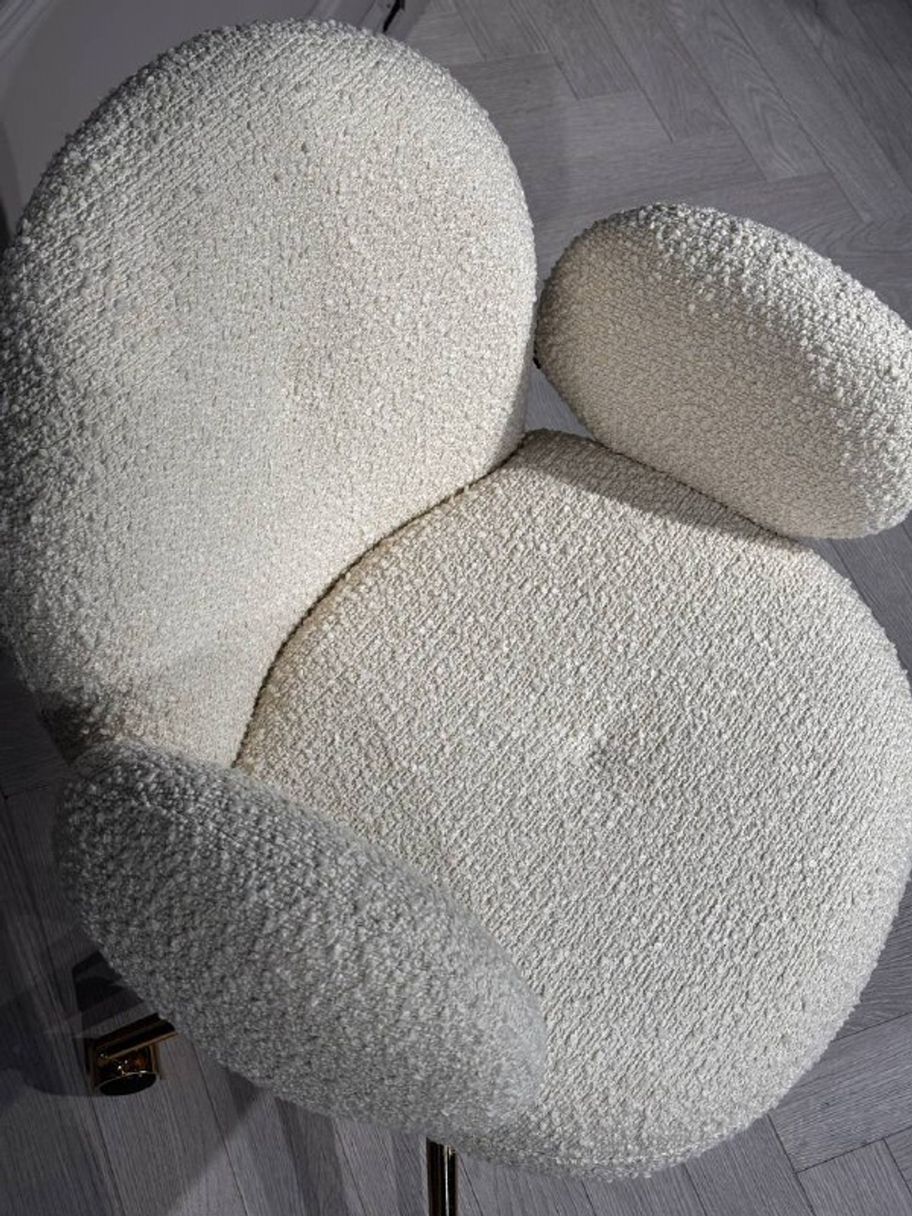 Кресло офисное Ist Casa Клауд-2, 65х63х89, ткань букле белый, золотые ноги