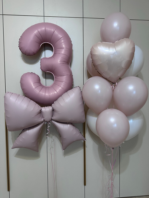 Бант с цифрой и воздушными шарами