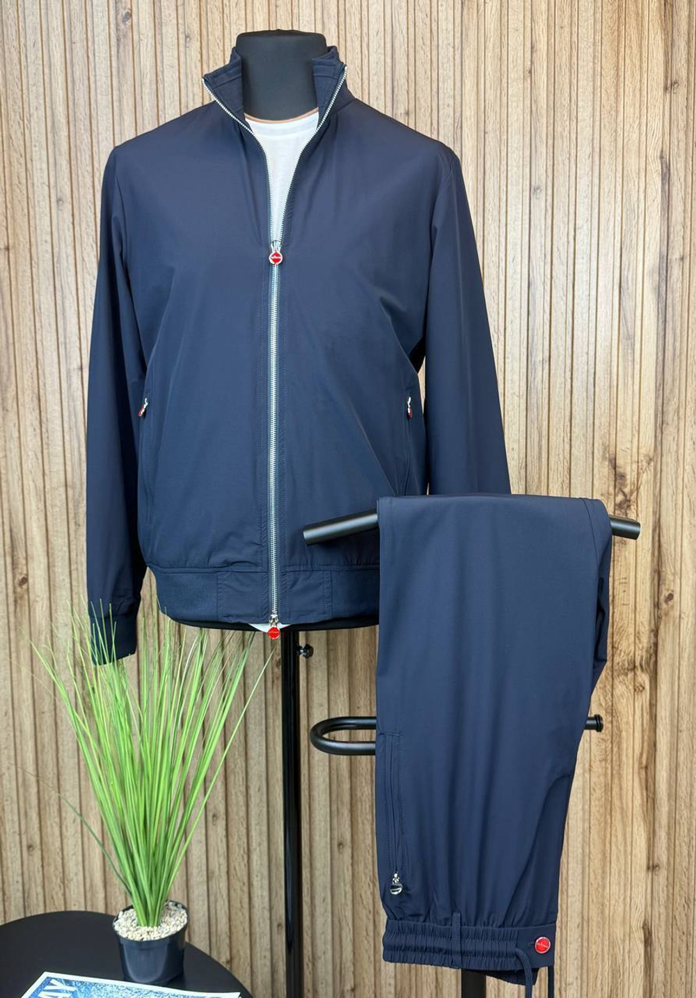 Прогулочный костюм Kiton