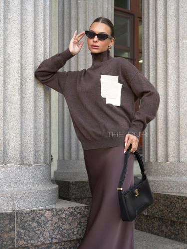 Коричневый шерстяной свитер с контрастным карманом