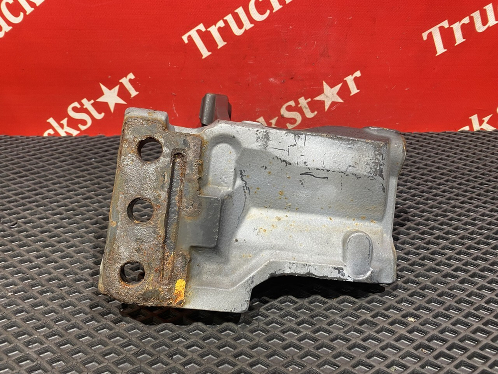 Кронштейн рессоры передней правой 2018г.