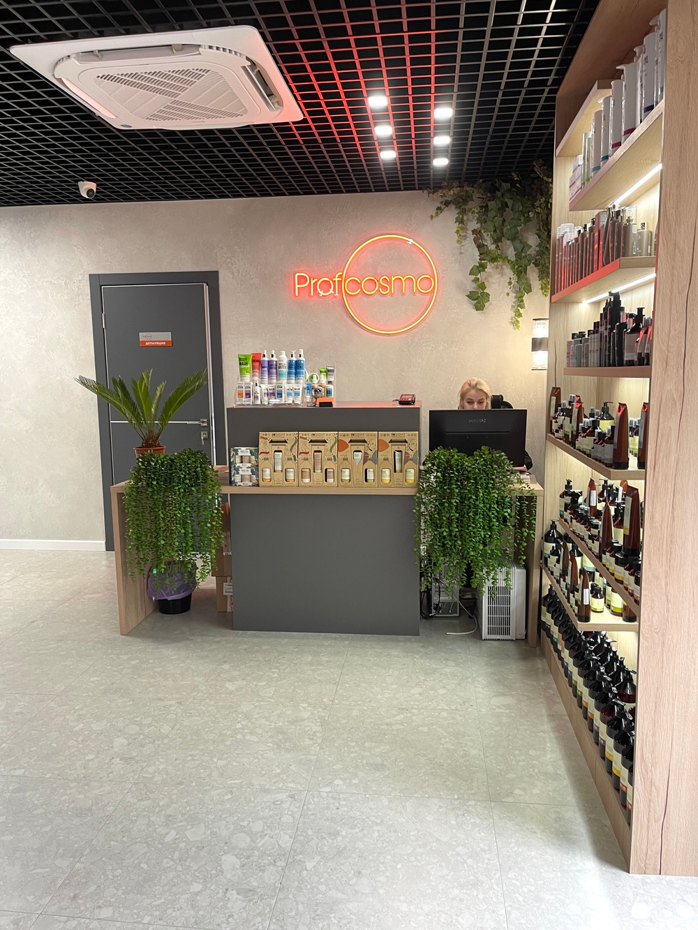 Озеленение искусственной зеленью офиса компании «Profcosmo»