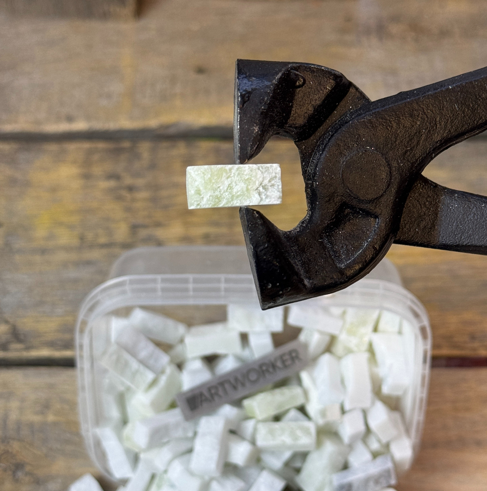 Колотый натуральный камень NS371, 350гр