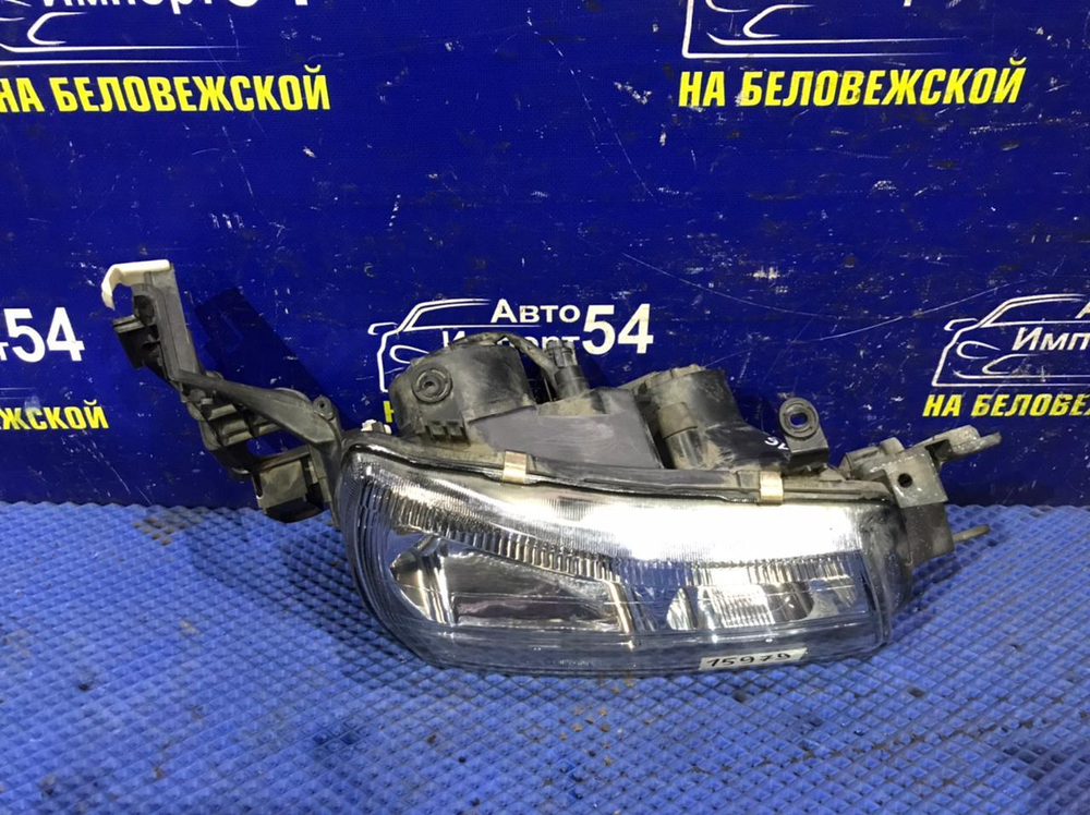 Фара передняя правая NISSAN LIBERTY 1998-2001