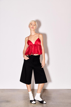 ZARA ОБЪЕМНЫЙ АТЛАСНЫЙ ТОП, КРАСНЫЙ