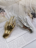 Брошь золотистая Скиапар. "Рука" скидка