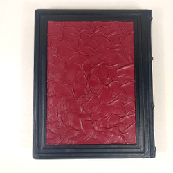 Книга "Русская охота" в переплете из натуральной кожи в футляре