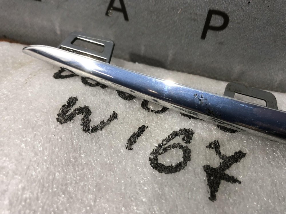 Молдинг переднего бампера GLE (V167) AMG 18-нв Б/У Оригинал A1678858303