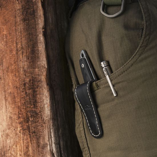 Нож фикс."MAKRO1", ст.Bohler M390,кл.StoneWash, рук.зелен.микарта,отверст.д/темл.,черн.кож.чехол на магните