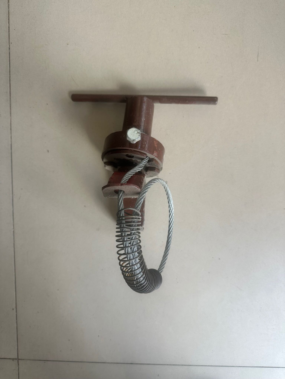 Тросовый хомут для шланга цементовоза