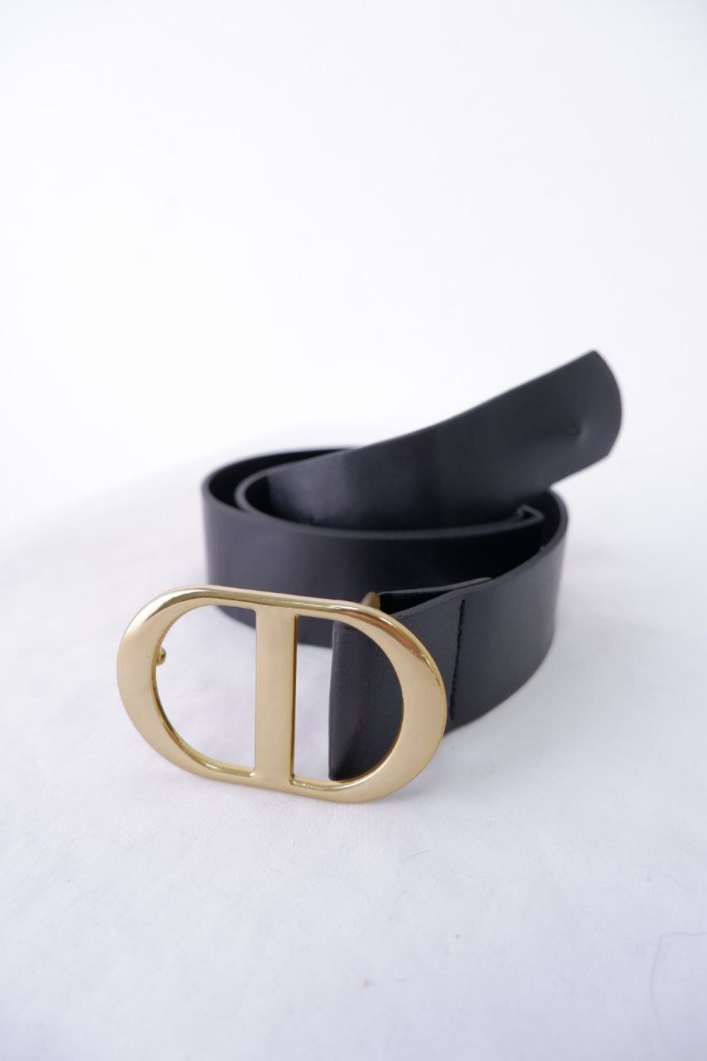 Ремень черный симпатичный, новый