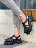 женские резиновые сандалии черного цвета