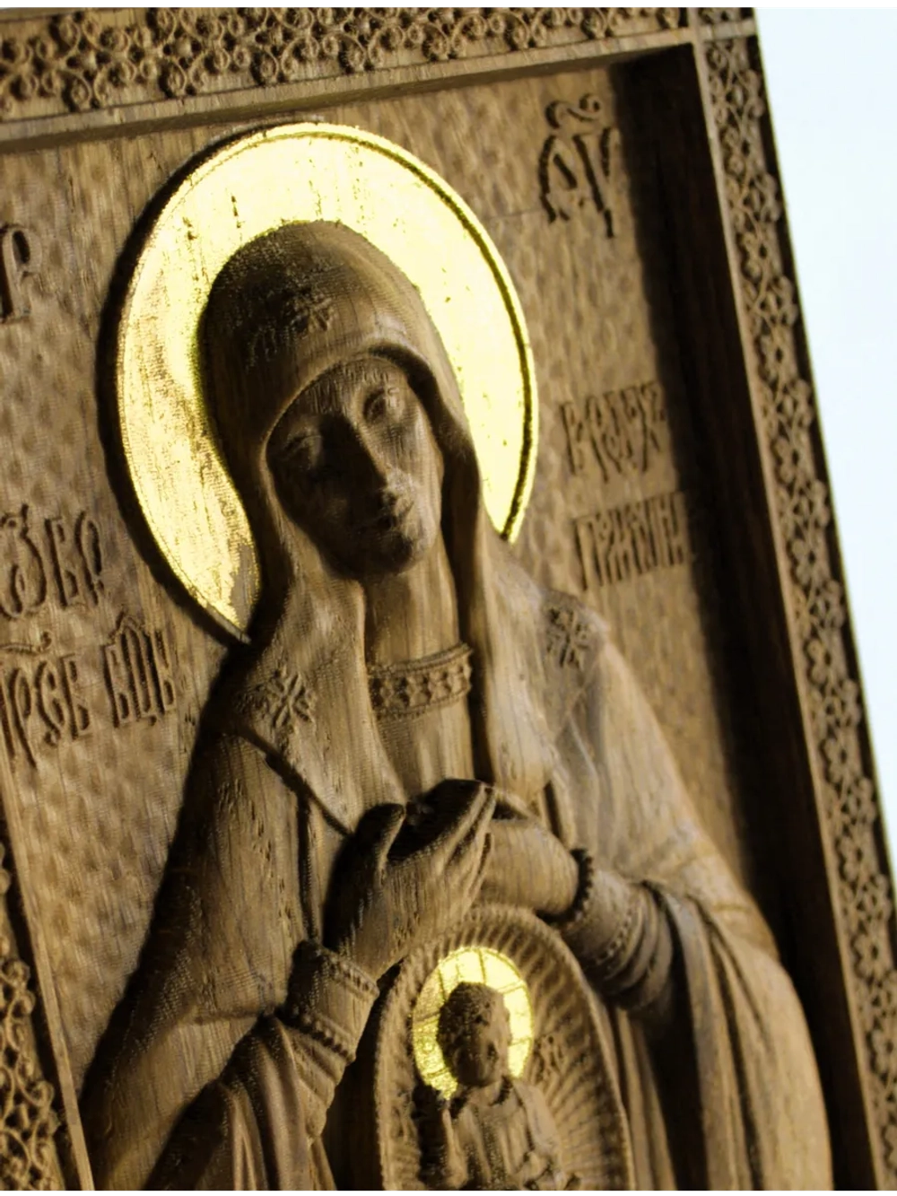 Освященная Икона Божией Матери «Помощница в родах» из дуба