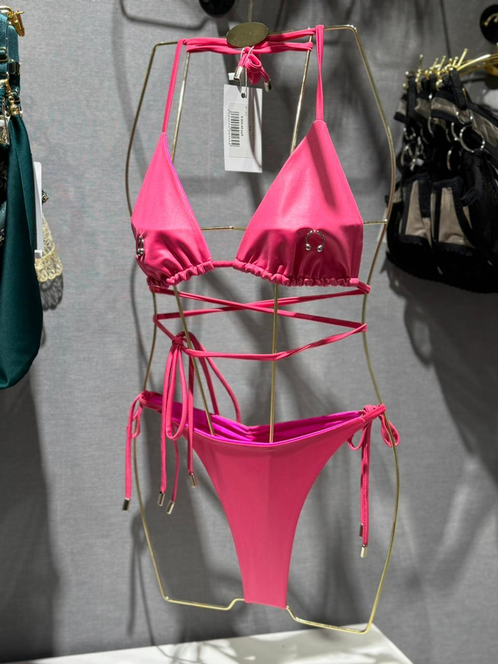 Купальник с пирсингом В розовом цвете