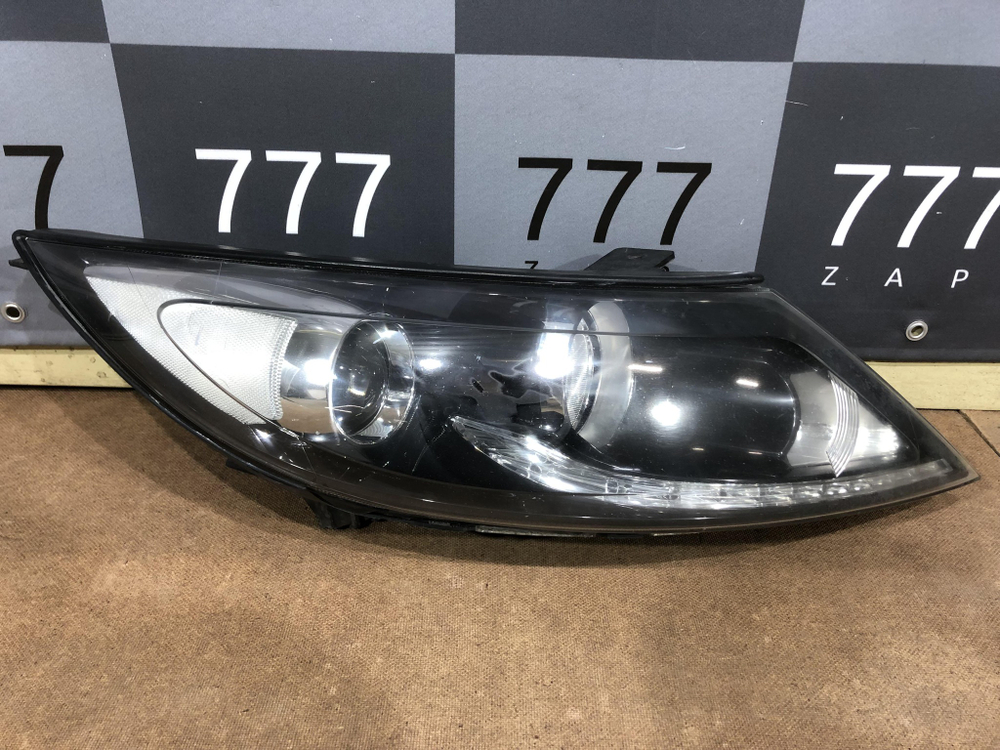 Фара правая галоген с ДХО Kia Sportage 3 (SL) 10-16 Б/У Оригинал 921023U250