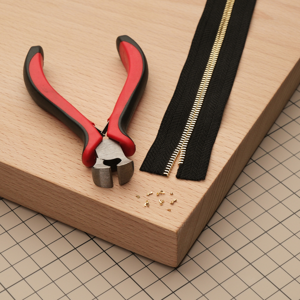 Инструмент для снятия зубьев с молнии