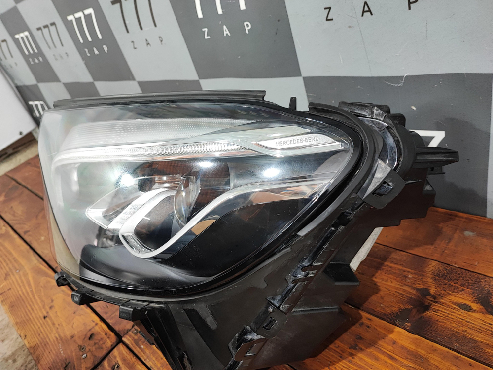 Фара левая LED целая Mercedes GLC (X253) 15-21 Б/У Оригинал a2539065101
