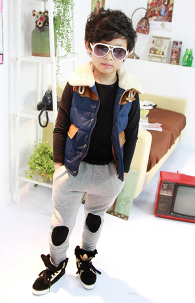 Брюки с заплатками на коленях и аппликациями слонов