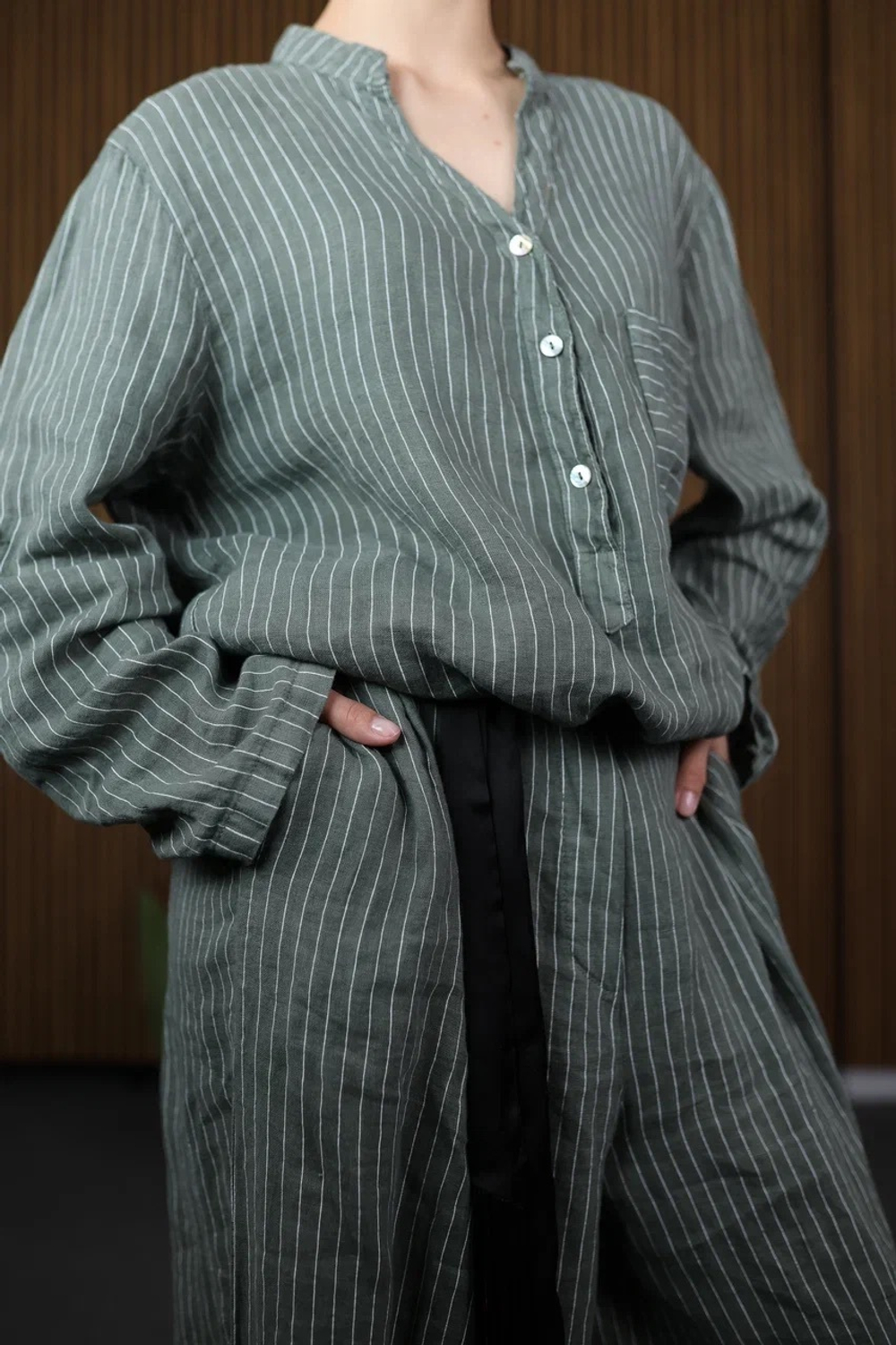 льняной костюм в полоску