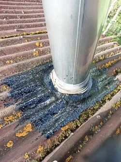 Мастика гидроизоляционная черная с кусочками резины для ремонта кровли, терасс, крыш, фундамента 2 кг FARBITEX