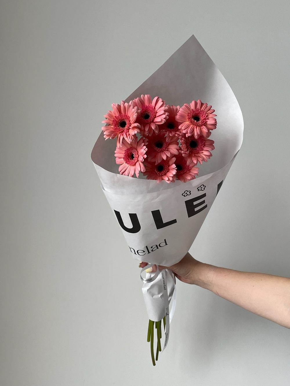 Кулек из герберы в нежно-розовом оттенке