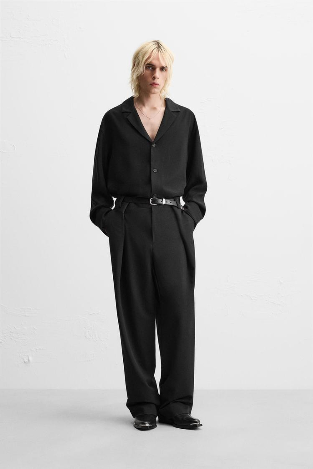 ZARA РУБАШКА СТРУЯЩЕГОСЯ ПОКРОЯ, ЧЕРНЫЙ