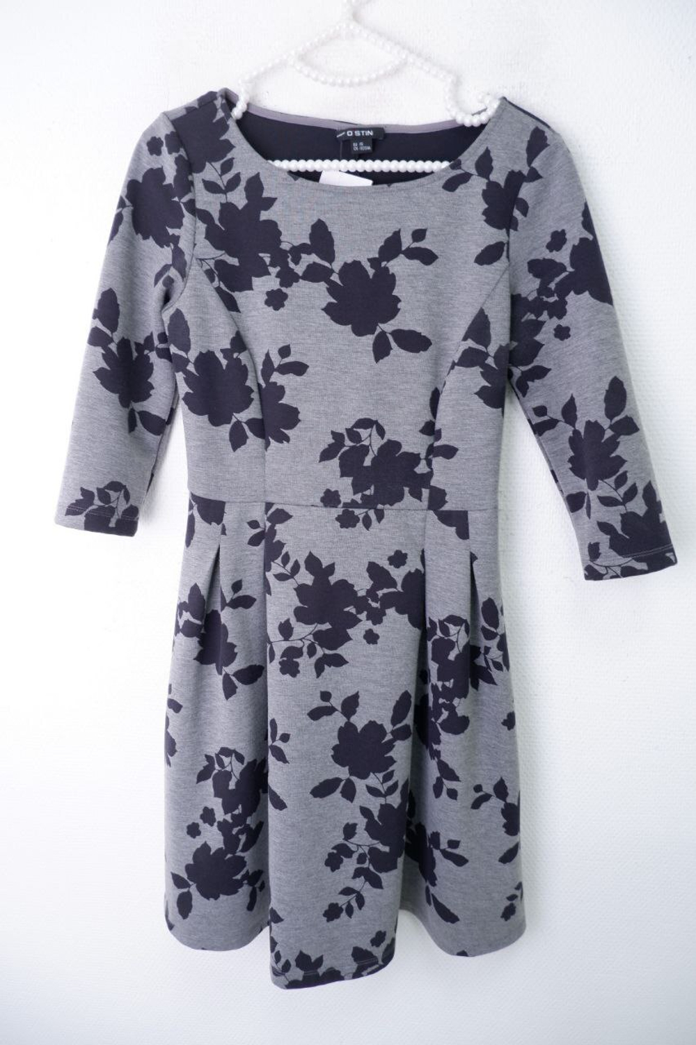 Платье Ostin модное 42 размер