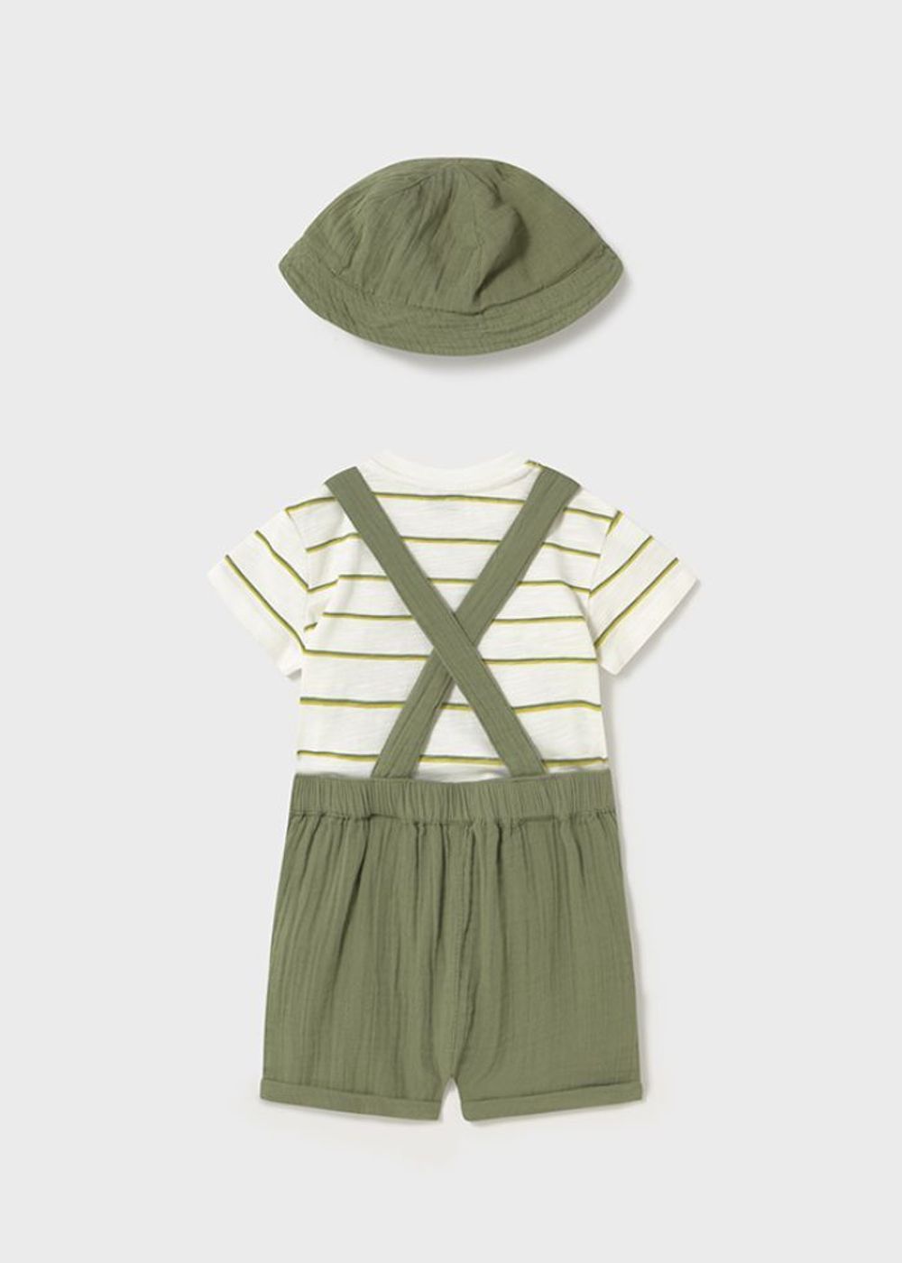 комбинезон с футболкой и панамкой