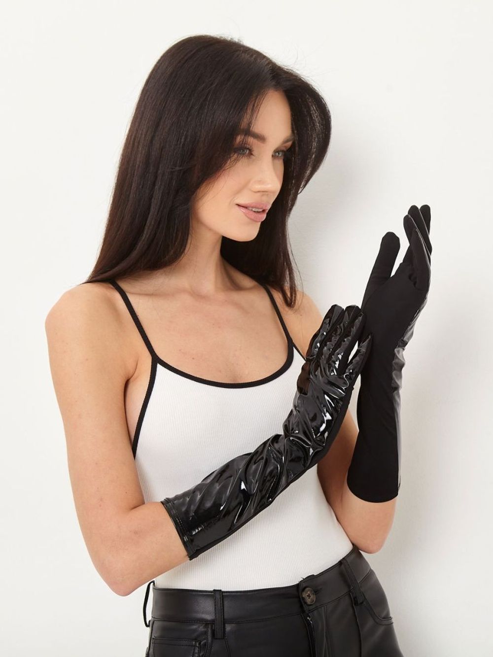 Перчатки длинные лаковые