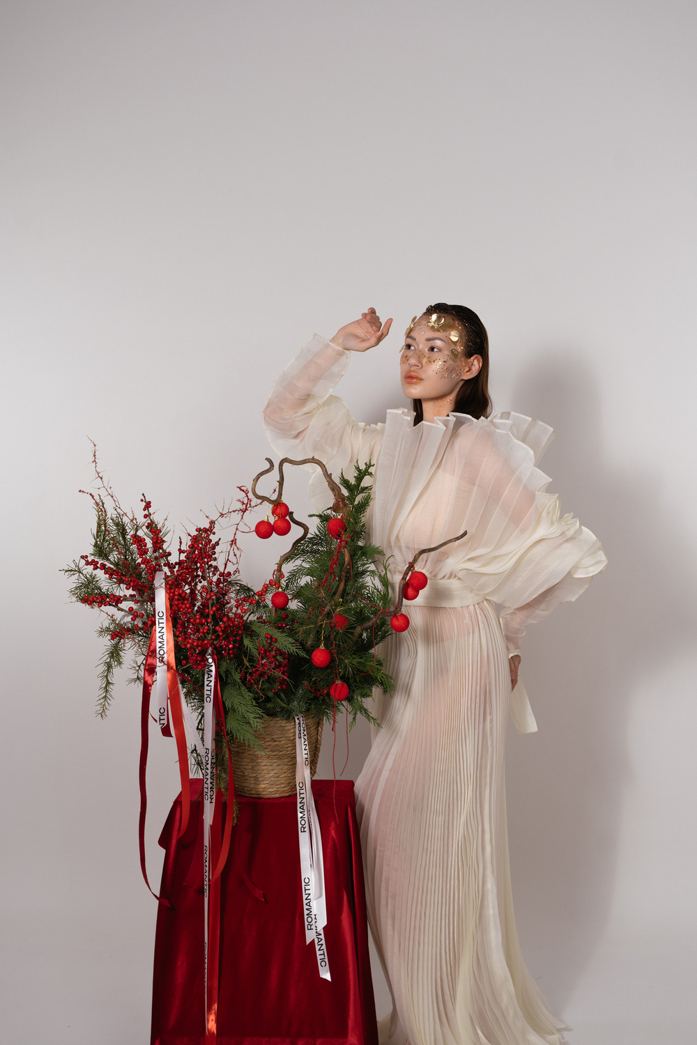 Новогодняя композиция в корзине "Лесные радости"