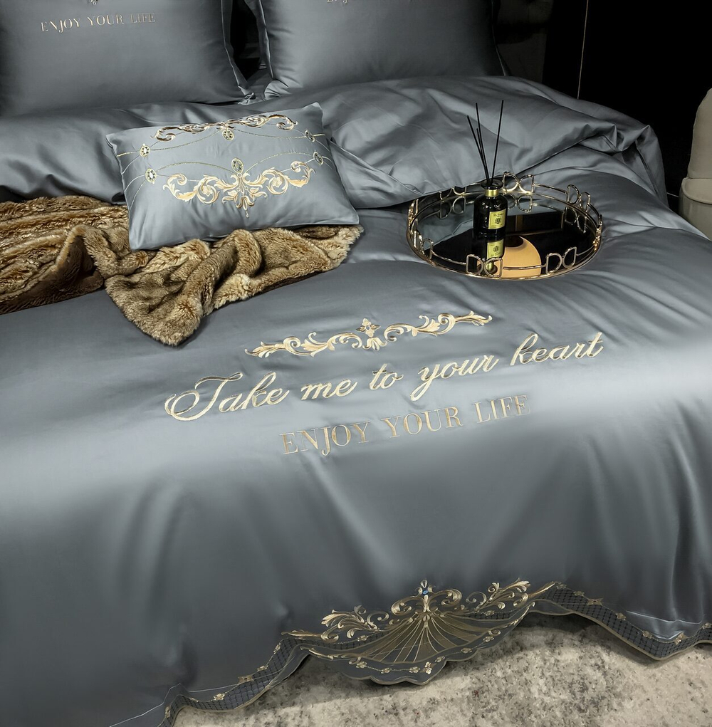 Постельное белье Сатин Гладкокрашеный Вышивка Делюкс на резинке DHCR004