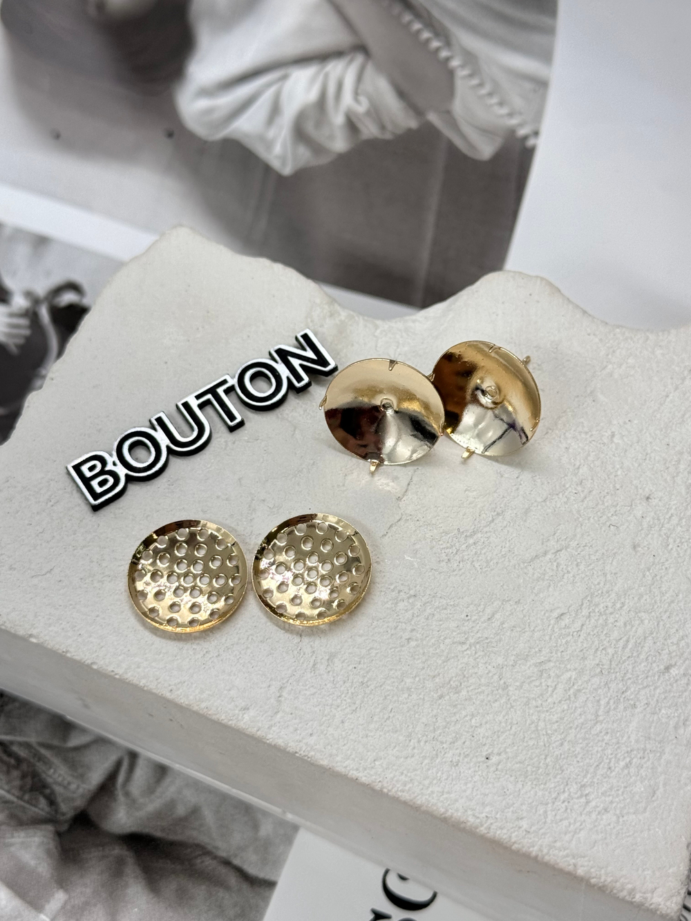 Комплект золотистых заготовок для серег с шипами и основой 2 шт